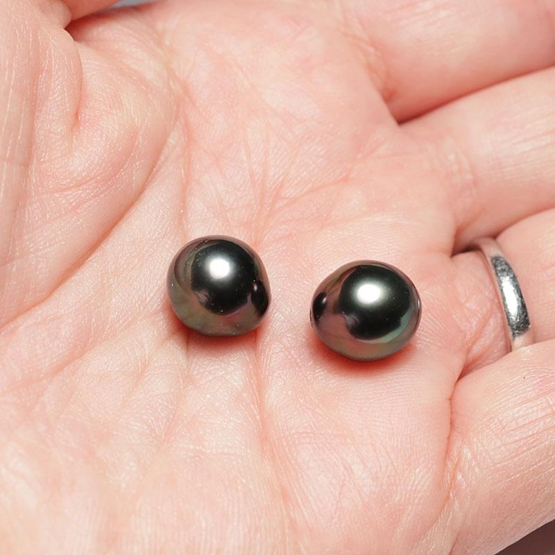 宝石ルース ブラックパールルース2珠 黒蝶真珠 幅約10.2mm×縦11.0mmUP