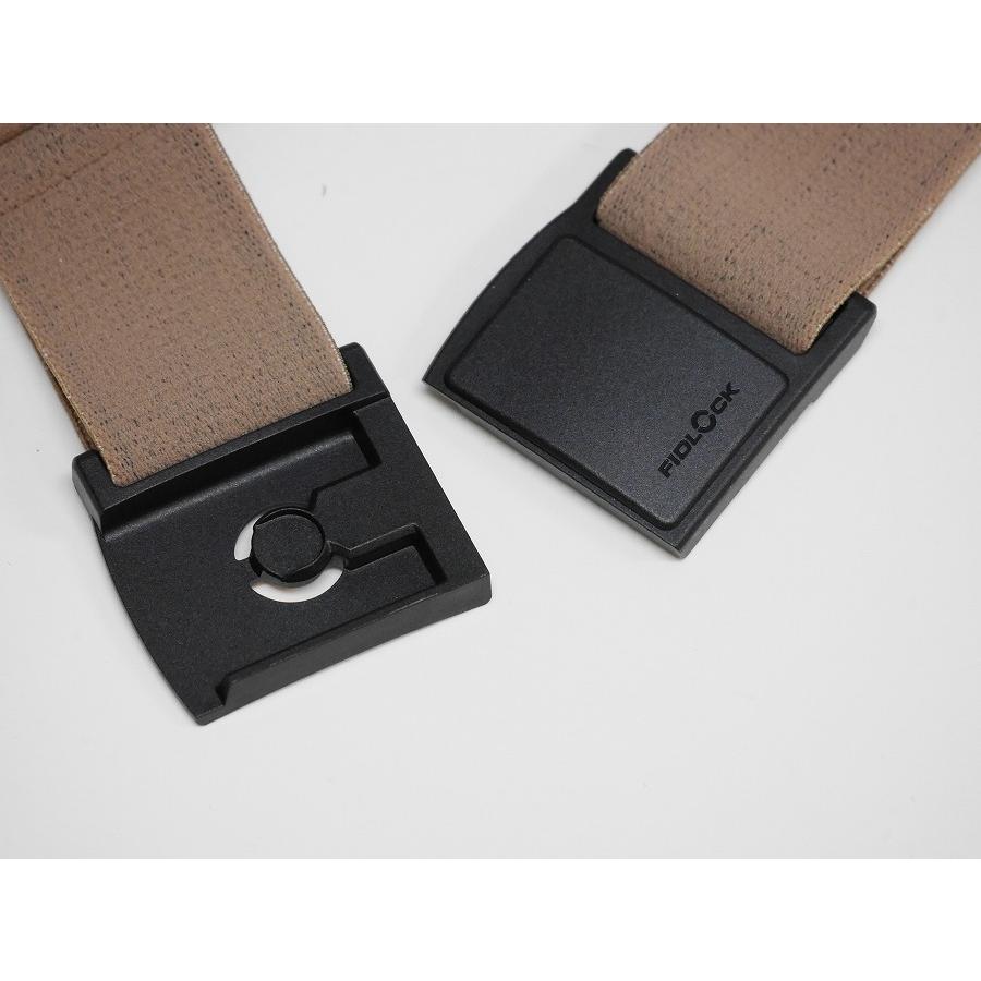 新品:SALE】25 REVOLT SUPER LIGHT FRAME 偏光 調光レンズ 新品:SALE】25 REVOLT SUPER LIGHT FRAME 偏光 調光レンズ