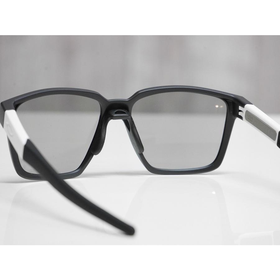 オークリー　アクチュエーター　日本正規品OO9430-0557　プリズムスレート OAKLEY（オークリー） サングラス ACTUATOR SQ - Matte Black & White