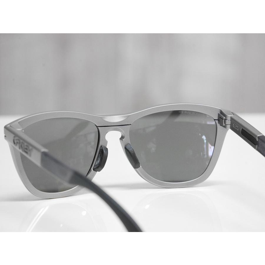 OAKLEY オークリー サングラス FROGSKINS RANGE - Titanium / Prizm Black Polarized 偏光レンズ プリズムレンズ OO9284A-1555 国内正規品 アジアンフィットの画像