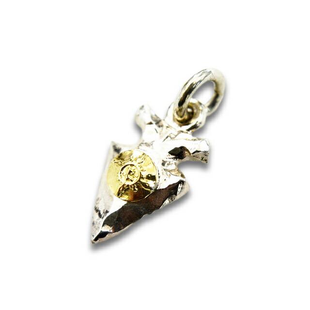 【FIRST ARROW's/ファーストアローズ】「Medium Arrow Head with K18/K18付ミディアムアローヘッド」(P-205)(ネイティブ/アクセサリー/プレゼント/ウルフパック)の画像