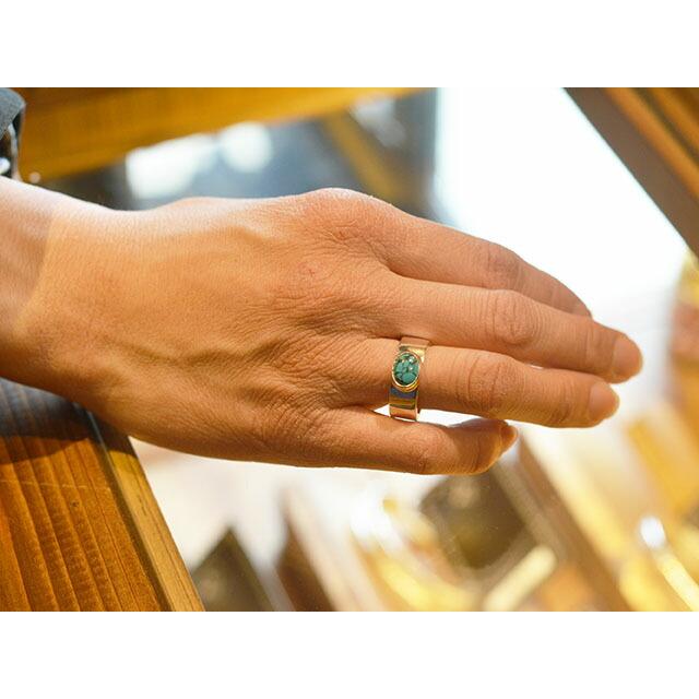 【FIRST ARROWs/ファーストアローズ】「Flat Hammered 8mm Plane Ring with Turquoise/ターコイズ付き平打8mmプレーンリング」(R-081)(ウルフパック) FIRST ARROWs/ファーストアローズ Flat Hammered 8mm Plane Ring with Turquoise/ターコイズ付き平打8mmプレーンリング