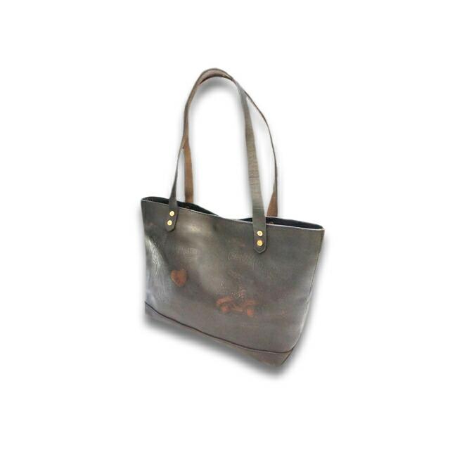 全2色【GLAD HAND/グラッドハンド】×【vasco/ヴァスコ】「Leather Travel Tote Bag”GLAD POSTALS”/レザートラベルトートバッグ”グラッドポスタルズ”」の画像