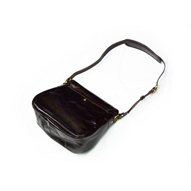 全2色【INCEPTION/インセプション】「Horse Hide Mail Bag”MEDIUM