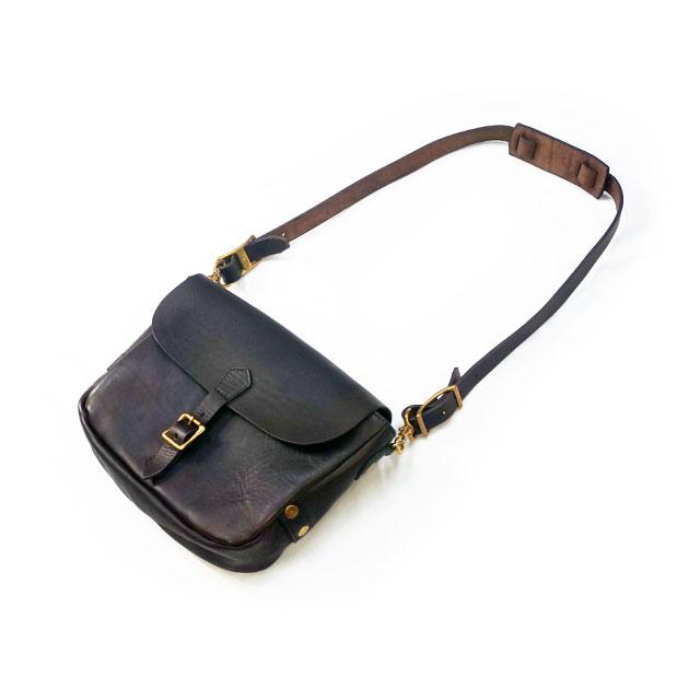 全2色【vasco/ヴァスコ】「Leather Postman Shoulder Bag”Small