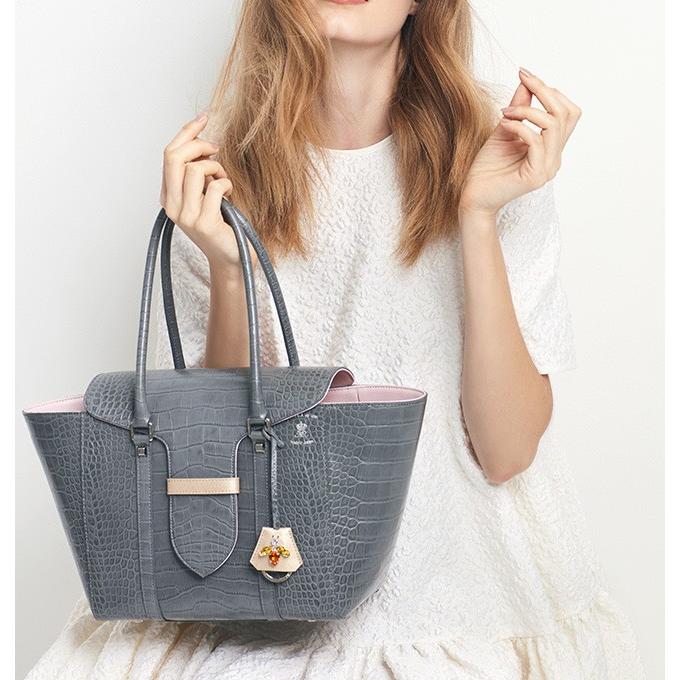 ADMJ エーディーエムジェイ CROCOEMBOSSING BEE MOTIF  TOTEBAG 25cm 牛革/クロコ型押し ミツバチモチーフ付 ベルトアクセント トートバッグ 20SS01012｜womanremix｜03