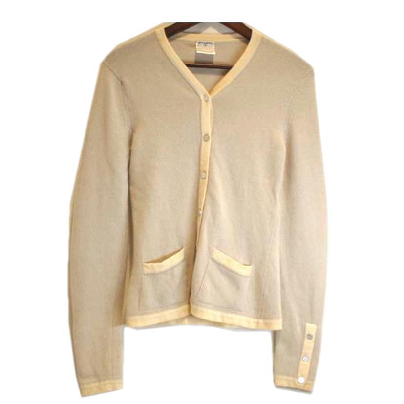 CHANEL ベージュ ボタン付きカシミヤカーディガン CHANEL カシミヤ カーディガン