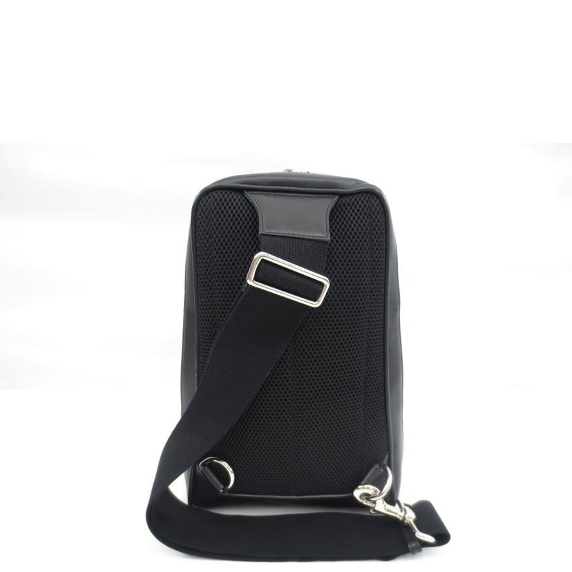 GUCCI（グッチ） グッチ/クロスボディバッグ/GGシマ/523234/520***/A