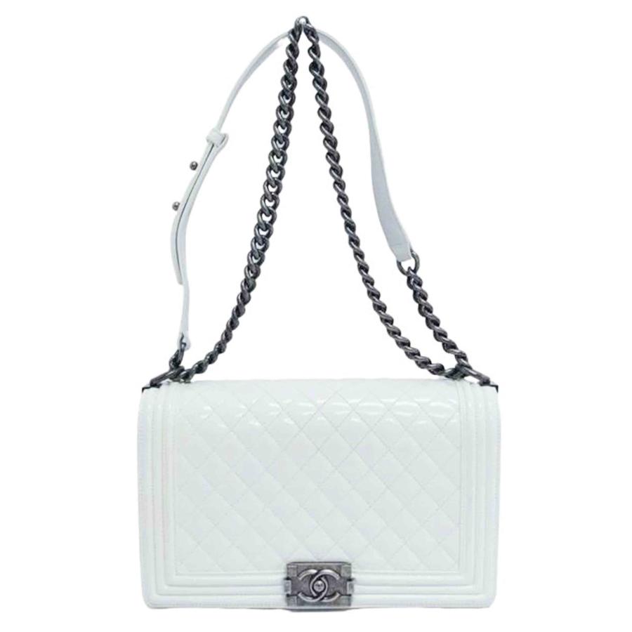 CHANEL ホワイト レザー ショルダーバッグ CHANEL ホワイトレザー ショルダーバッグ - メルカリ