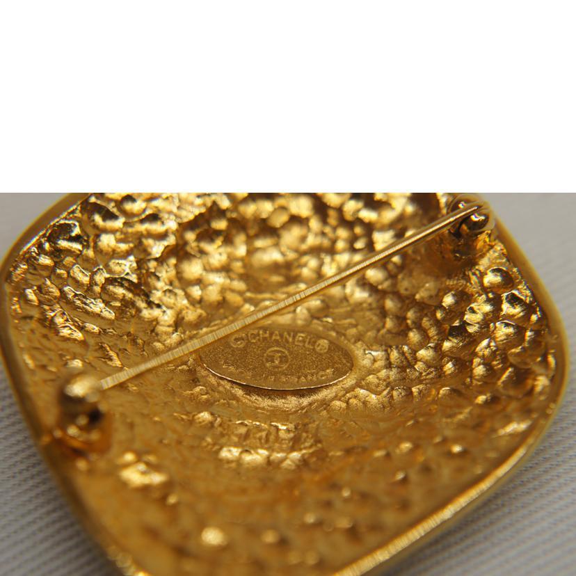 CHANEL シャネル ダイヤ型 ブローチ ゴールド メタル　マメあり シャネル CHANEL CHANEL ブローチ ABE664 B18474 ラインストーン