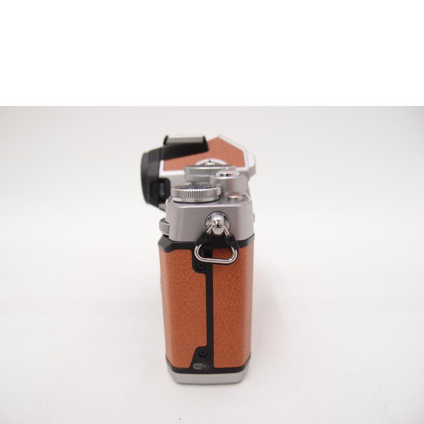 Nikon ニコン/プレミアムエクステリア アンバーブラウン/ミラーレス一眼/Zfc ボディ/2002352/Aランク/69【中古】の画像