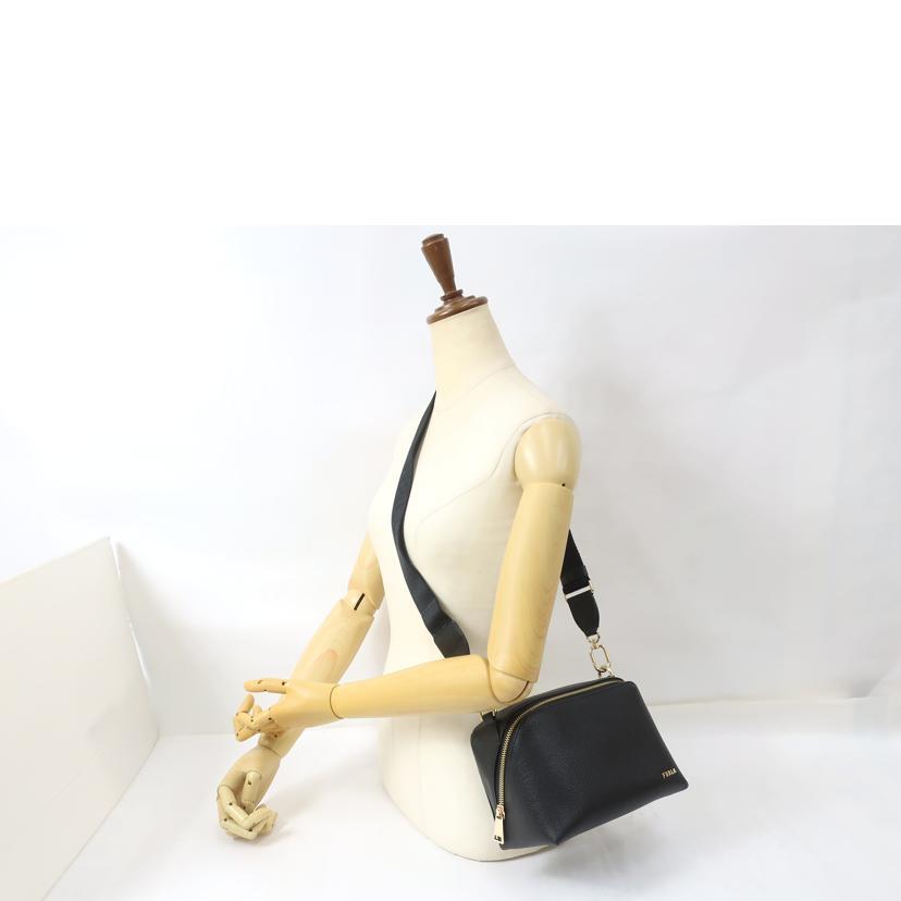 フルラ   ショルダーバッグ ☆美品☆ FURLA（フルラ） 並行輸入 ショルダーバッグ ミアステラ WB00516