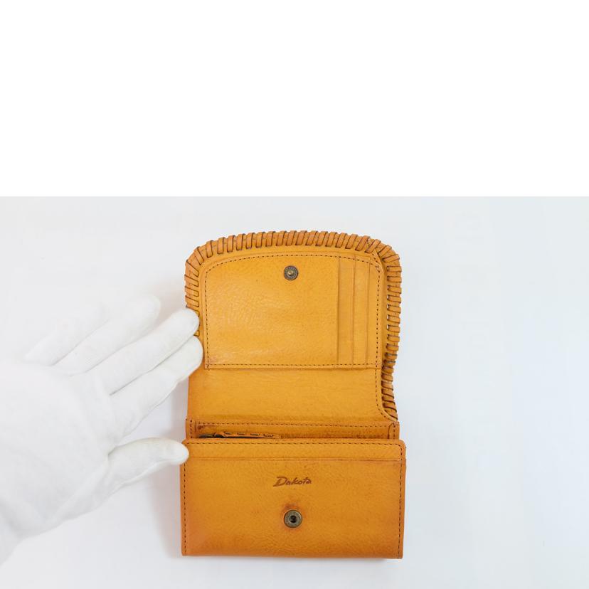 Dakoto ダコタ/レザー二ツ折リ財布 茶/財布・小物/Aランク/71【中古】 br>Dakoto ダコタ/レザー二ツ折リ財布 茶/Aランク/71【中古