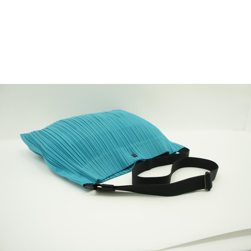 【ISSEY MIYAKE/イッセイミヤケ】プリーツショルダーバッグ 美品 ISSEY MIYAKE（イッセイミヤケ） プリーツプリーズ フローズンフラワー
