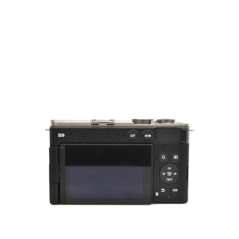 Panasonic パナソニック/ミラーレス一眼/DC−S9N/18−40mm/WG4JB001826/Aランク/75【中古】 Panasonic パナソニック/ミラーレス一眼/DC−S9N/18−40mm