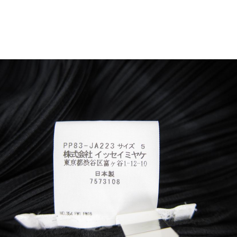 ISSEY MIYAKE（イッセイミヤケ） デザインテラーコート/BK/PP83-JA223