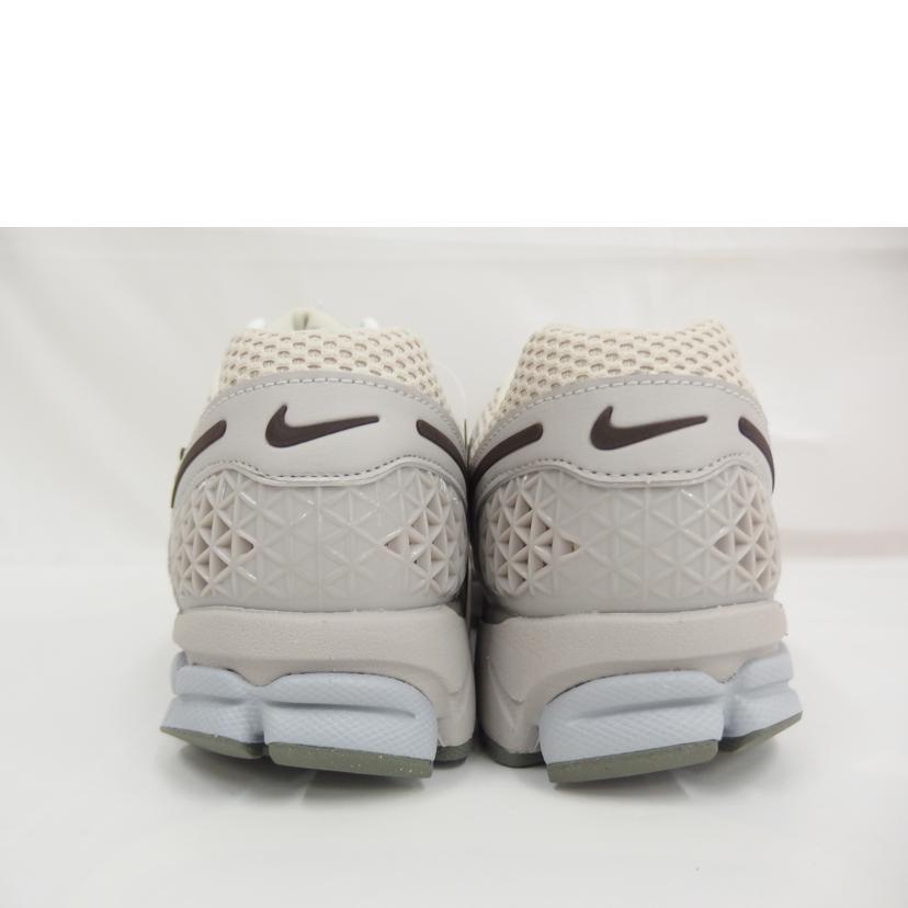 ズーム ボメロ NIKE/ZOOM VOMERO 5 SE/FZ3653-104/Aランク/82【中古
