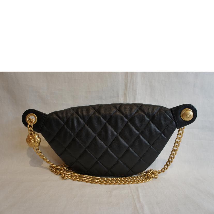CHANEL（シャネル） シャネル/ハートチェーンボディバッグマトラッセ