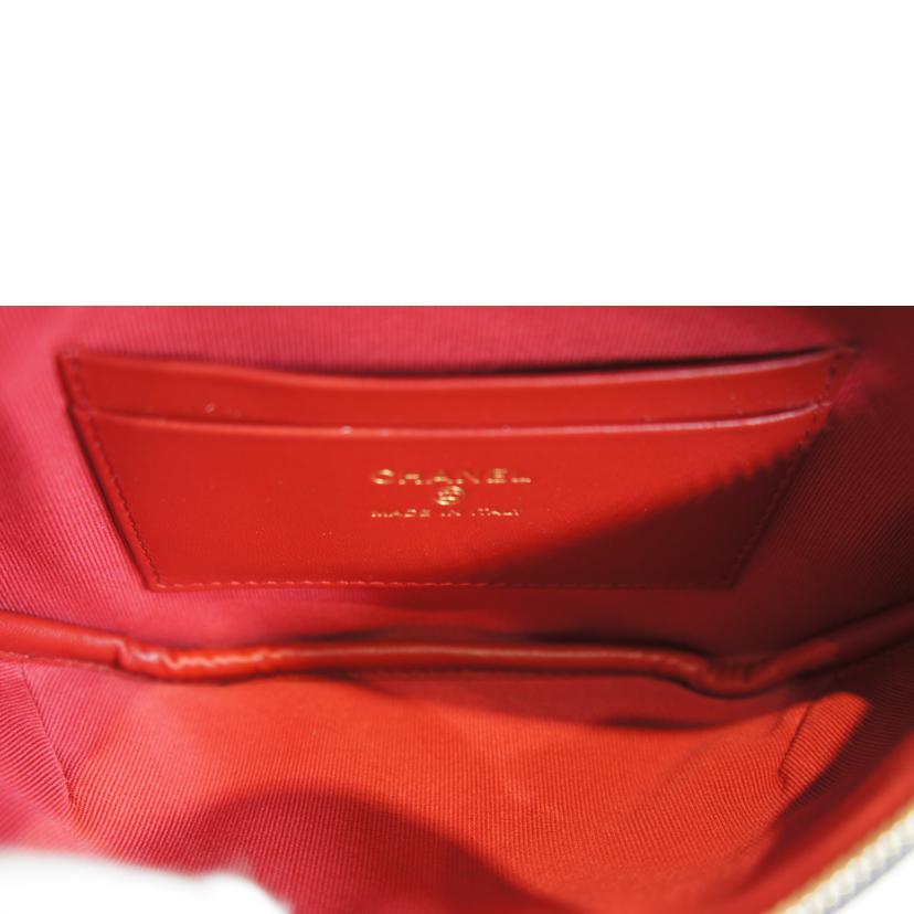 CHANEL シャネル　赤 ボディバッグ CHANEL（シャネル） シャネル/ハートチェーンボディバッグマトラッセ