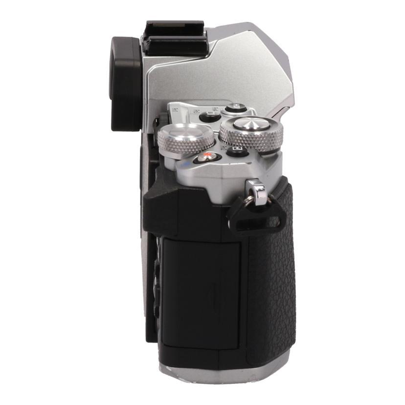 OLYMPUS オリンパス/ミラーレス一眼/OM-D E-M5 MarkII レンズキット