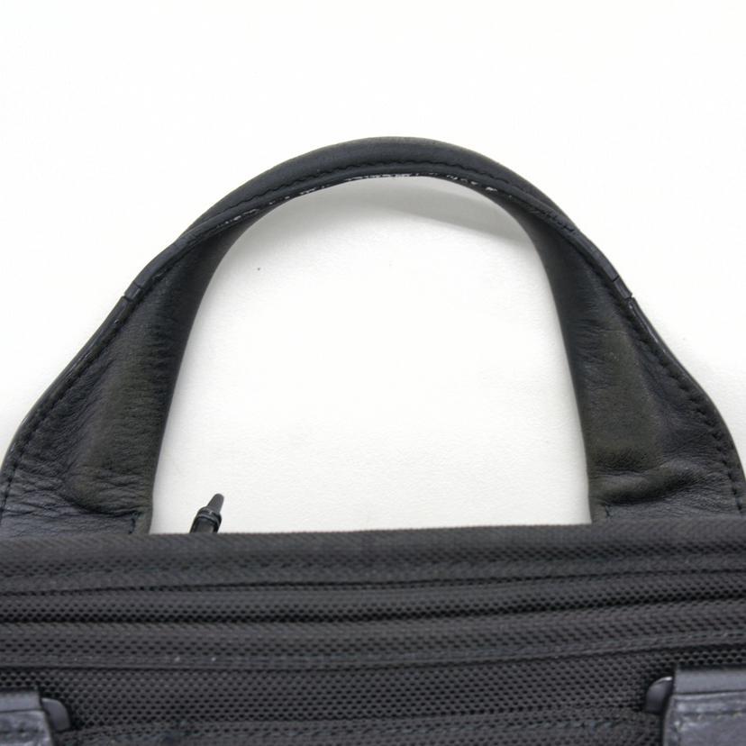 TUMI トゥミ/スモールスクリーンエクスパンダブルラップトップ TUMI トゥミ/スモールスクリーンエクスパンダブルラップトップ