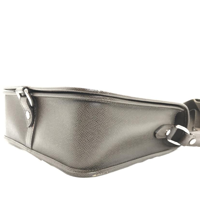 アンドレイ LOUIS VUITTON ルイ・ヴィトン/タイガ グリズリ/M32488/BA0  