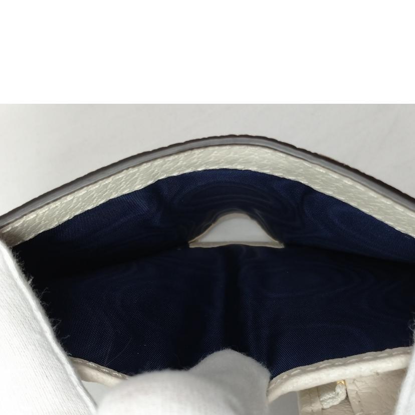 GUCCI グッチ/GGシェリーライン 二つ折りコンパクト財布/523155/041*/Aランク/52【中古】 GUCCI - GUCCI グッチ/GGシェリーライン 二つ折りコンパクト財布