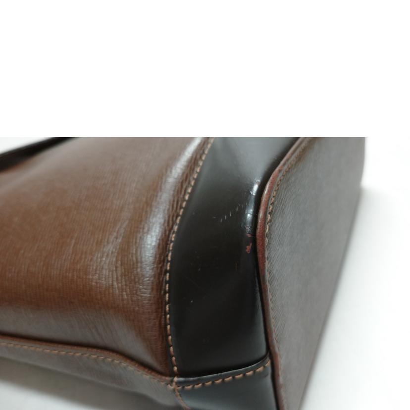 BURBERRY バーバリー/レザーワンショルダーバッグ/Bランク/88【中古】 BURBERRY - BURBERRY バーバリー/レザーワンショルダーバッグ/Bランク