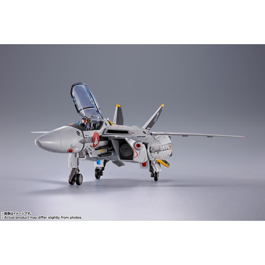 予約】【8月発売予定】 DX超合金 VF-1S バルキリー ロイ・フォッカー