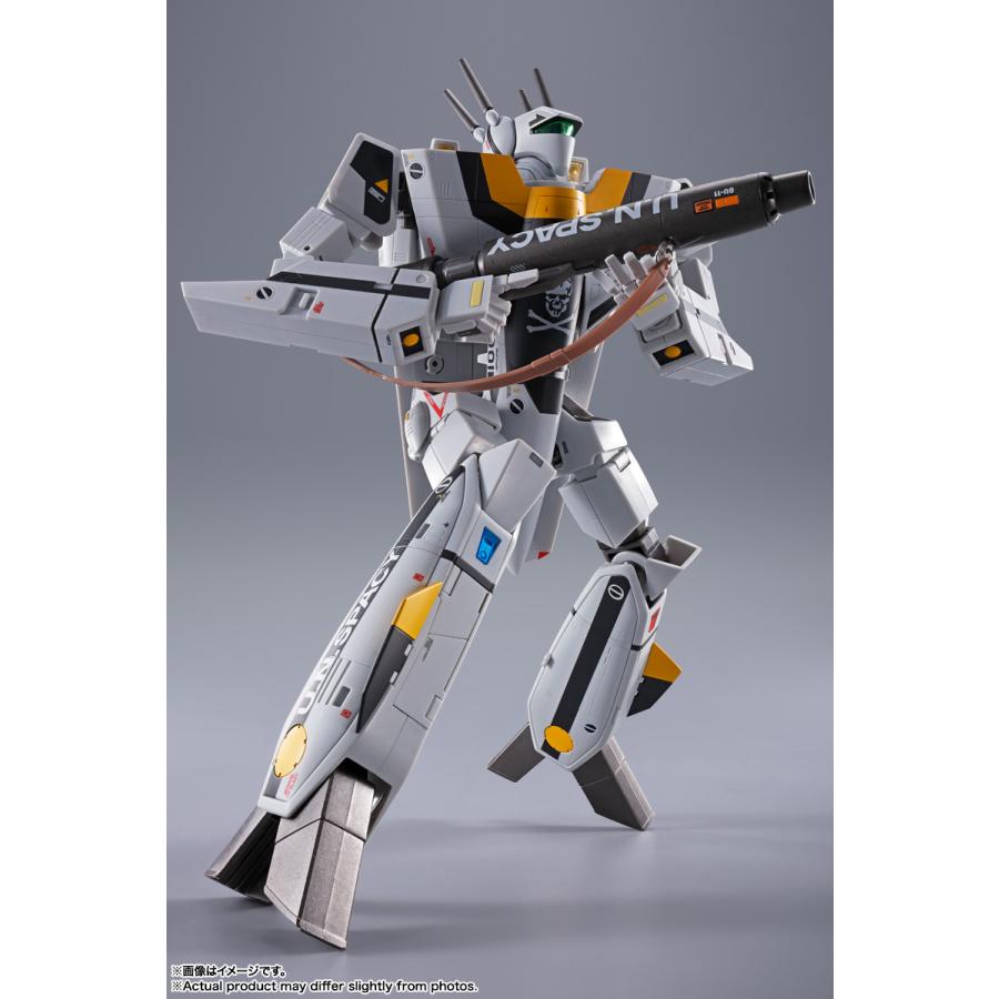 予約】【8月発売予定】 DX超合金 VF-1S バルキリー ロイ・フォッカー