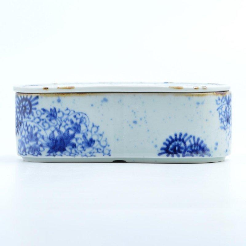 陶房青　磁器　重箱　希少 楽天市場】【在庫限り】 有田焼 福泉窯 染付蛸唐草 繭型蓋物 重箱 陶箱