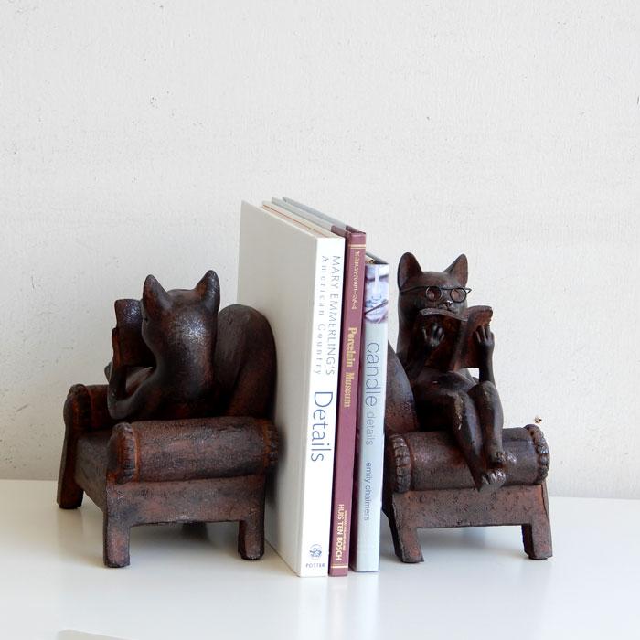 ソファで読書する猫 猫の置物 置物 猫雑貨 猫グッズ ねこ cat キャット
