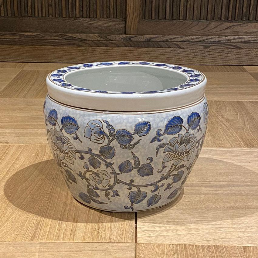 浮彫魚缶白 藍花 中 水鉢 火鉢 10号 シノワズリ オリエンタル 浮彫魚缶白 藍花 中 水鉢 火鉢 10号 シノワズリ オリエンタル