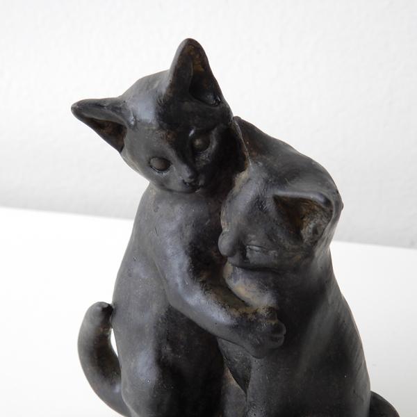 HUGする猫ちゃん 猫の置物 ネコ 猫 ねこ キャット Cat 可愛い 置物