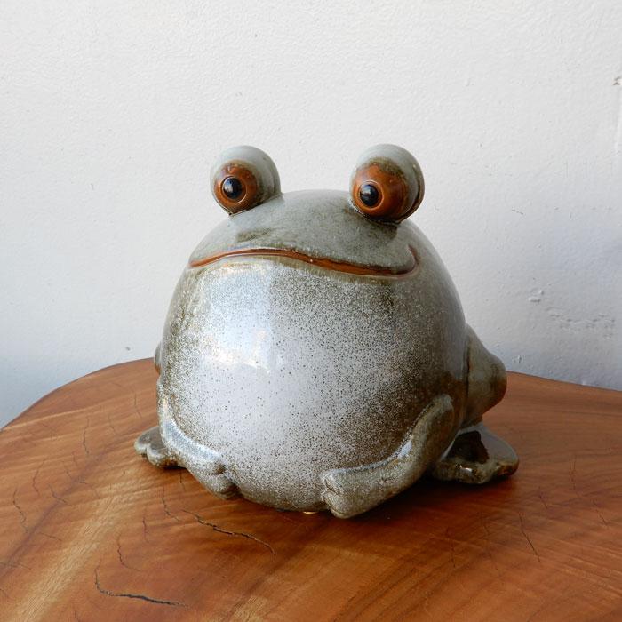 まん丸出目蛙 かえる 置物 陶器 かわいい置物 カエルの置物 陽気 まん丸出目蛙 かえる 置物 陶器 かわいい置物 カエルの置物 陽気