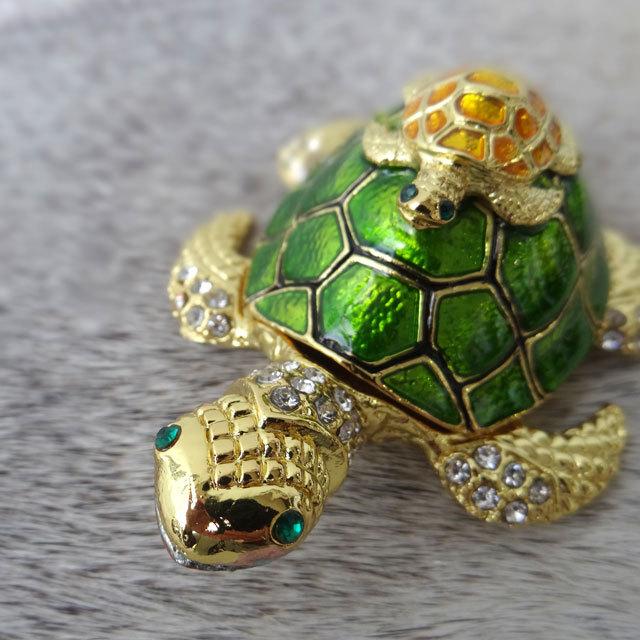 亀 カメ かめ 個性的 エナメル製 面白い かわいい 縁起の良い キラキラ