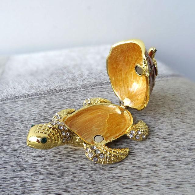 亀 カメ かめ 個性的 エナメル製 面白い かわいい 縁起の良い キラキラ