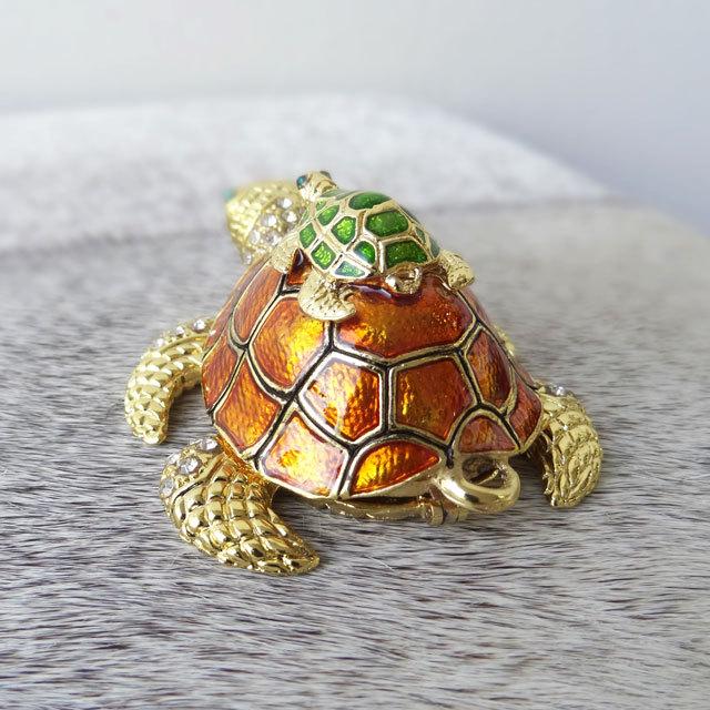 亀 カメ かめ 個性的 エナメル製 面白い かわいい 縁起の良い キラキラ