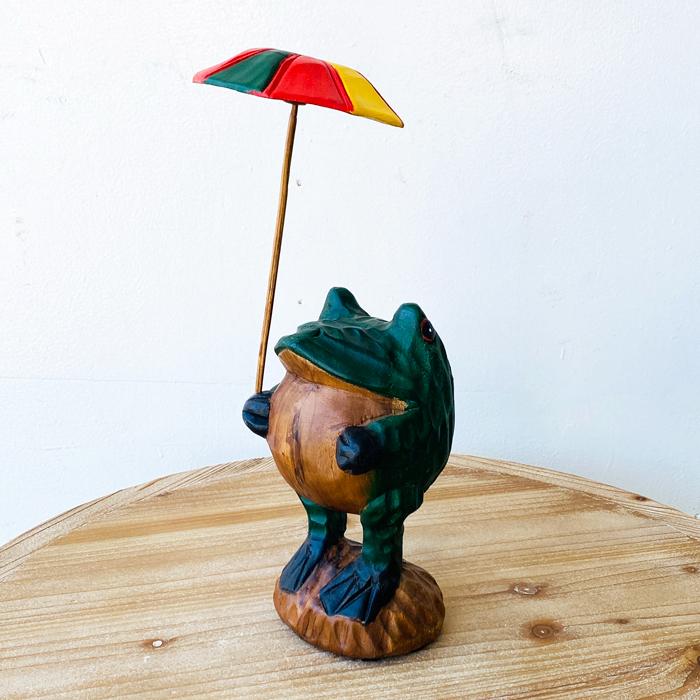 傘さしカエル M かえる カエル 置物 木彫り 木彫りのカエル