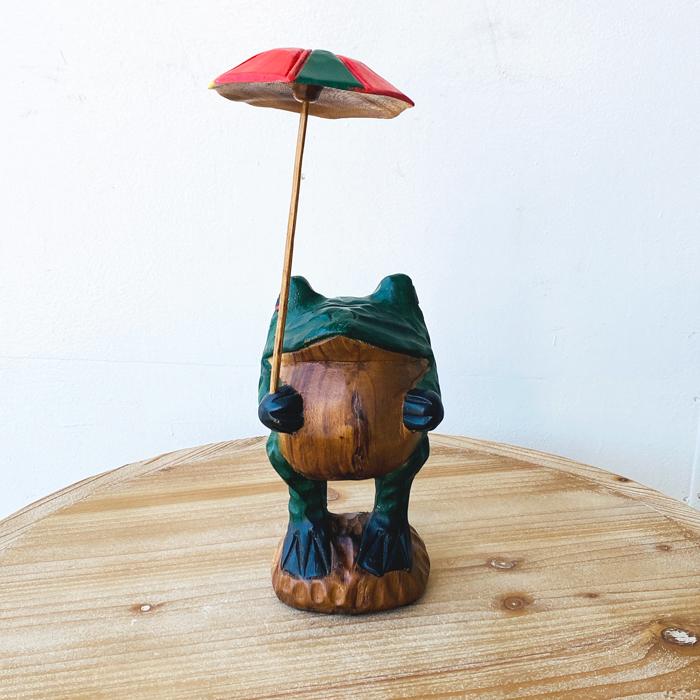 傘さしカエル M かえる カエル 置物 木彫り 木彫りのカエル