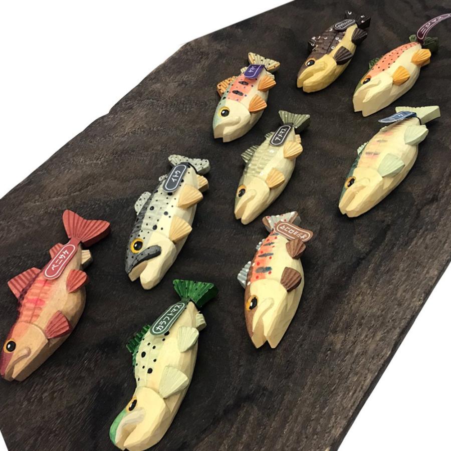 北海道のイトウの木彫り