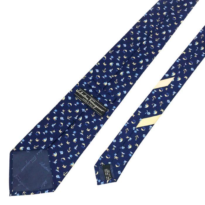 未使用品　フェラガモ　Ferragamo ネクタイ　ケース付き FERRAGAMO（フェラガモ） ネクタイケース Salvatore Ferragamo