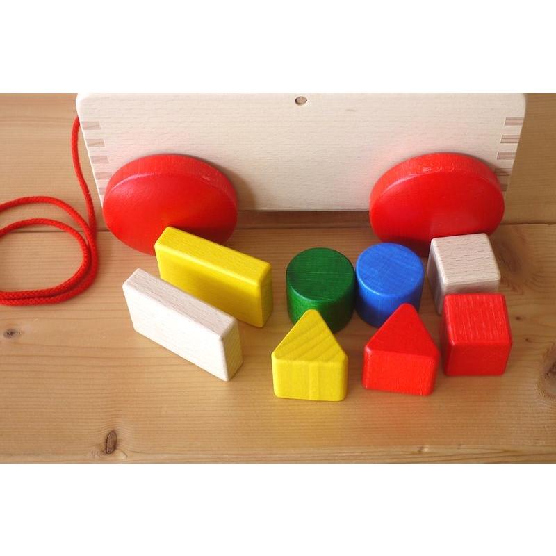 nic 車付ポストボックス　formen wagen 木製　つみき　くるま N車付ポストボックス nic/ニック社 引いて遊べる型はめおもちゃ - 木の