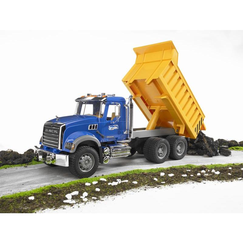 bruder ブルーダー MACK Tip up トラック BR02815 正規販売店 正規輸入品 はたらくくるま ドイツ ミニカー 乗り物 働く車 誕生日 男の子 サイズ 大きい 大きめ_4