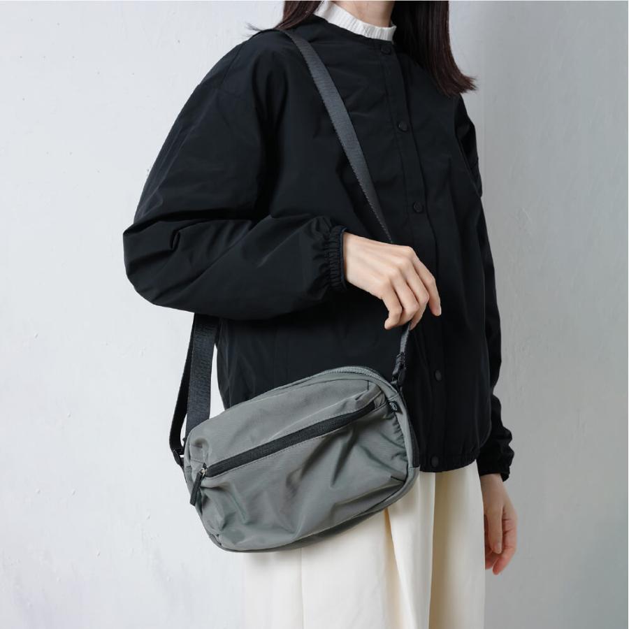 ショルダーバッグ レディース 斜めがけ サブバッグ きれいめ 軽量 軽い メンズ  ナイロン 軽い 仕切り 旅行 ミニ おしゃれ 黒 AH-702 スムースミニショルダー | AME TO HARE | 06
