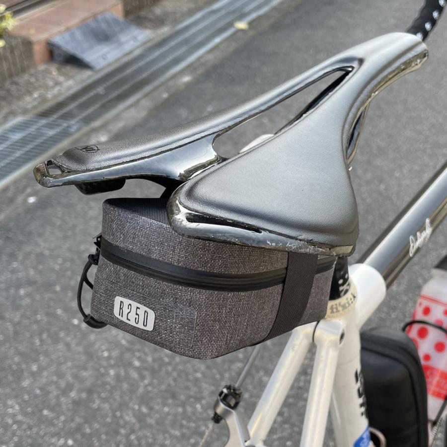 R250 防水サドルバッグミニ グレー/ブラック : ワールドサイクル