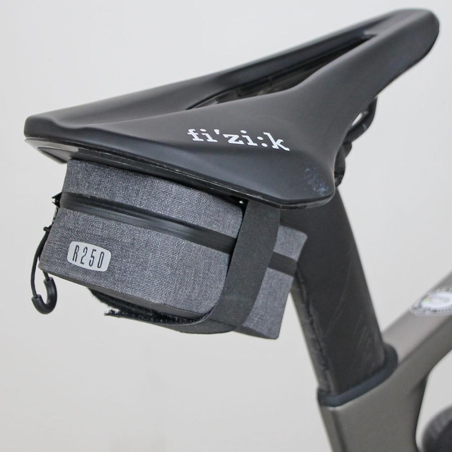 R250　自転車サドルバッグ　グレー　ロードバイク✨ R250 防水サドルバッグBB グレー/ブラック <即> | バッグ,大型