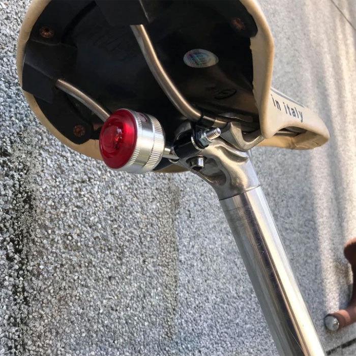 【即納】キーレイ アイライト リアライト LM-017 LED USB充電 コンパクト シルバー KiLEY