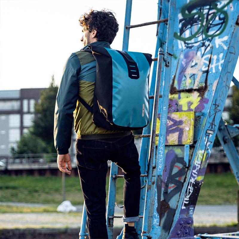 ORTLIEB（オルトリーブ） ヴェロシティ/29L R4350 ブラック : ワールド 