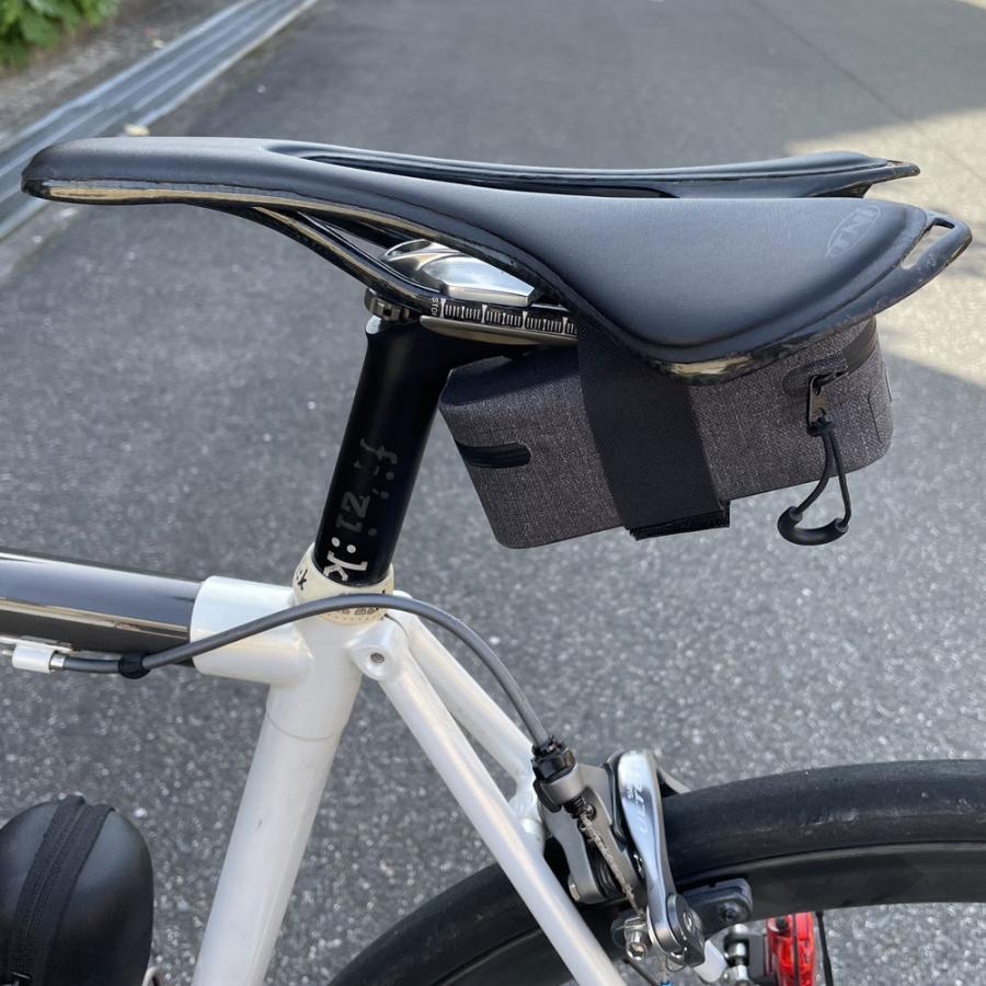 アールニーゴーマル(R250) 防水サドルバッグ スモール グレー Amazon | アールニーゴーマル(R250) 防水サドルバッグ スモール グレー